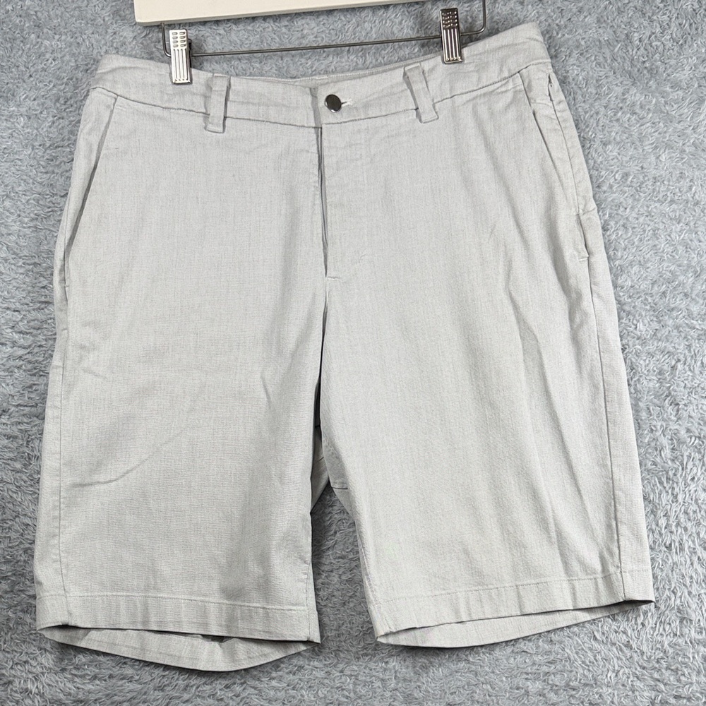 Lululemon Athletica Men's Soft Gray Flat Front Shorts